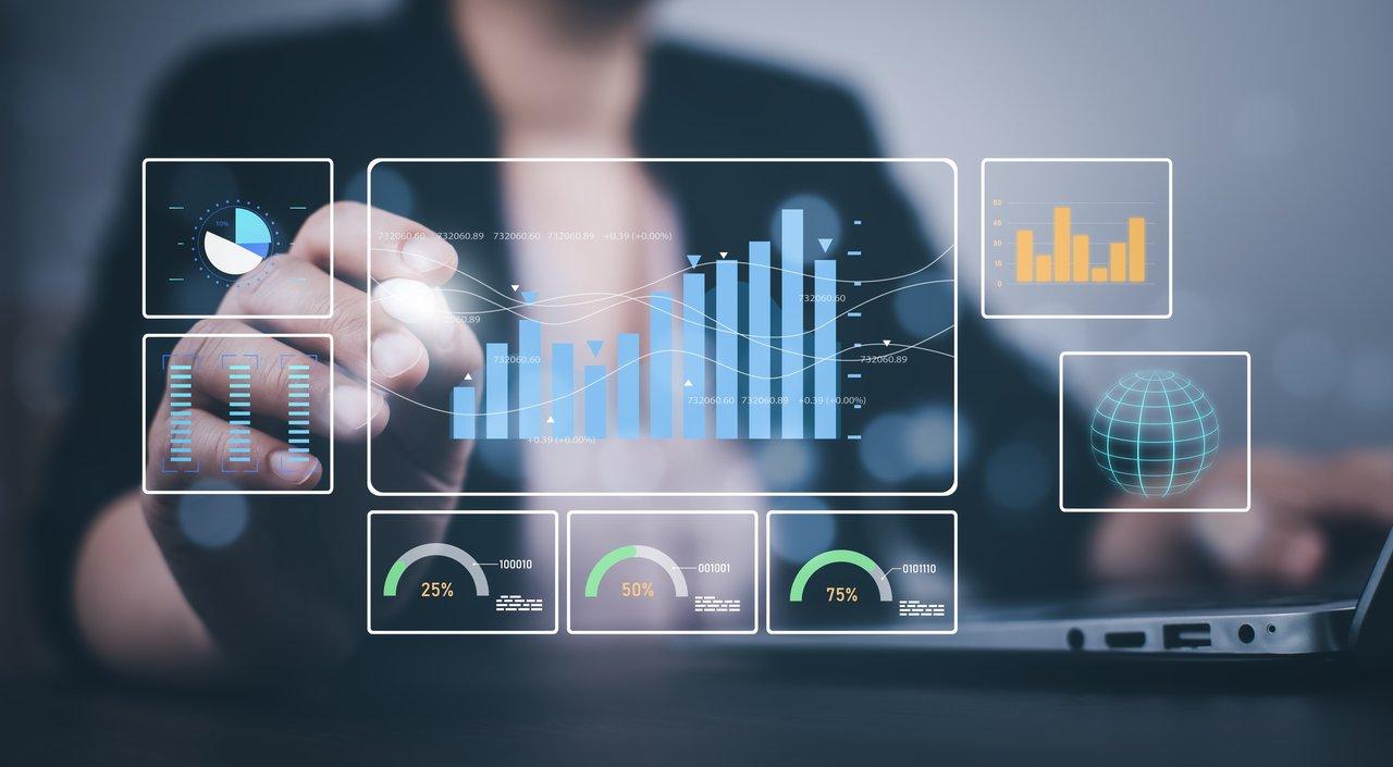 Tableau de bord CRM prédictif pour la segmentation dynamique des clients et l'optimisation des ventes en e-commerce.
