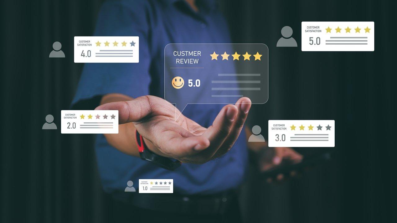 Tableau de bord de pilotage d’un customer referral dashboard pour suivre la satisfaction client et la réputation digitale.